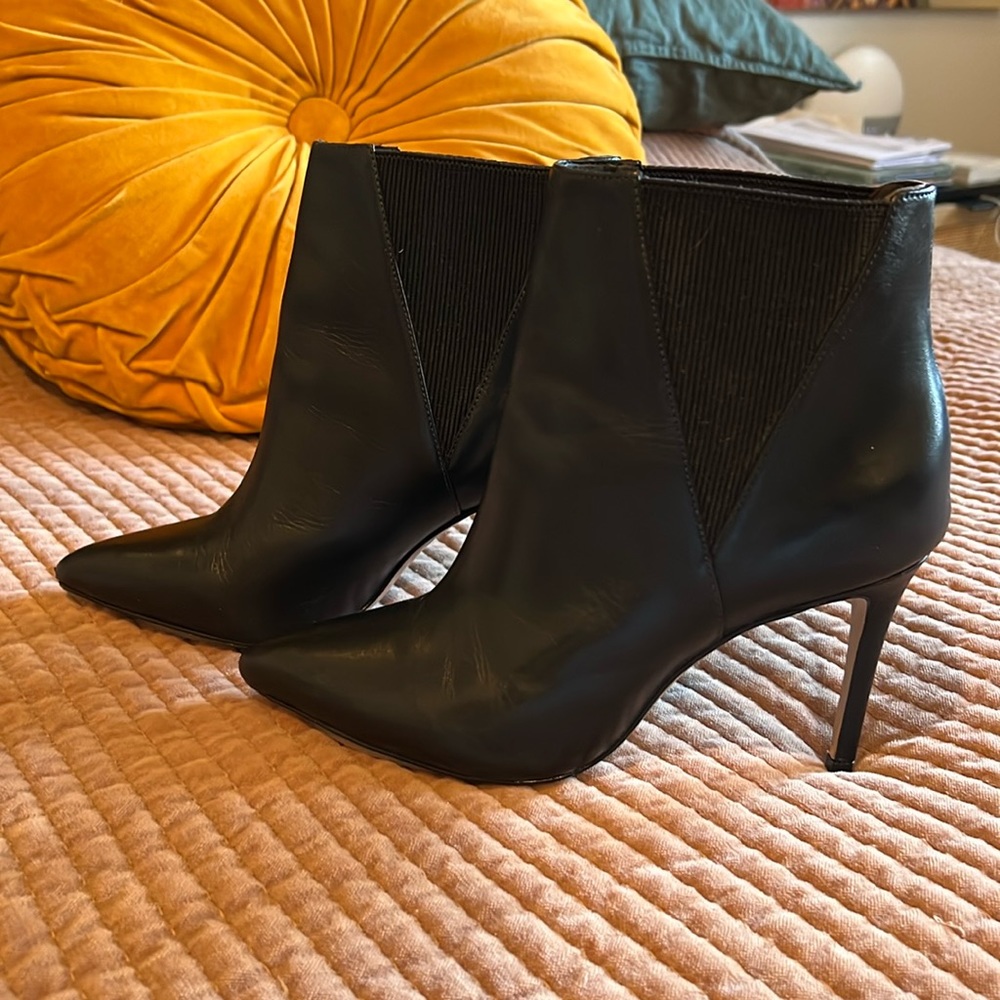 Schutz booties
